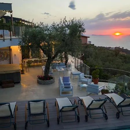With Amazing Infinity Pool Sorrento
