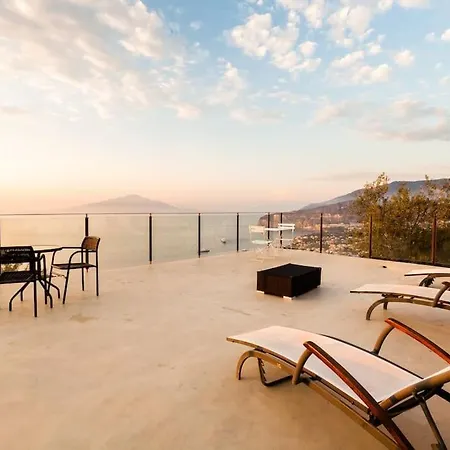 With Amazing Infinity Pool Villa