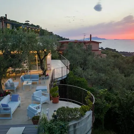 With Amazing Infinity Pool Villa